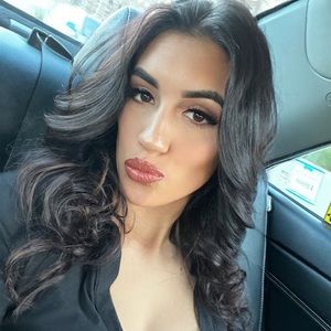 Meet your Posher, Monique